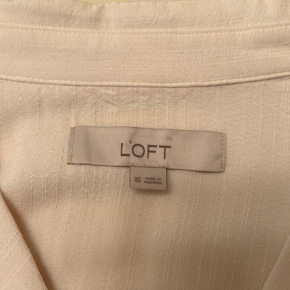 LOFT Women's Ivory Short Sleeve Camp Shirt Top XS - Picture 2 of 4